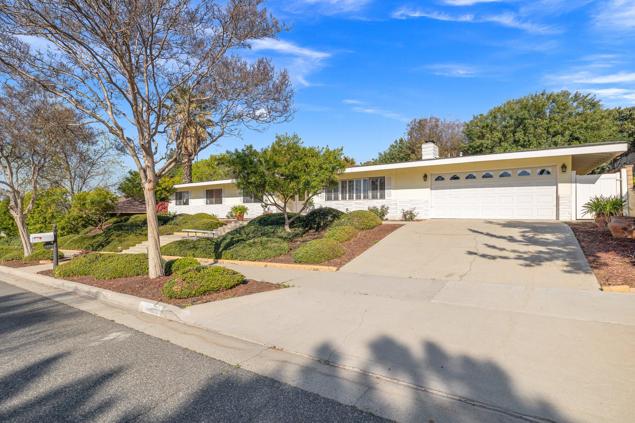 5284 Bardwell Avenue Riverside, CA 92506 - Photo 3 of 46 .