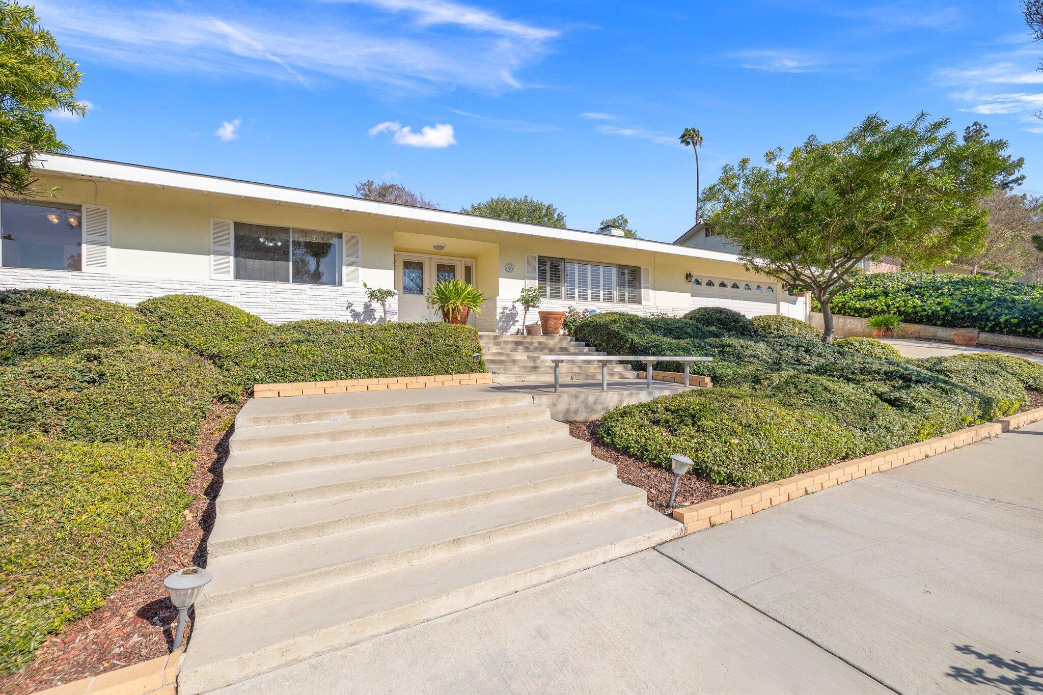 5284 Bardwell Avenue Riverside, CA 92506 - Photo 4 of 46 .