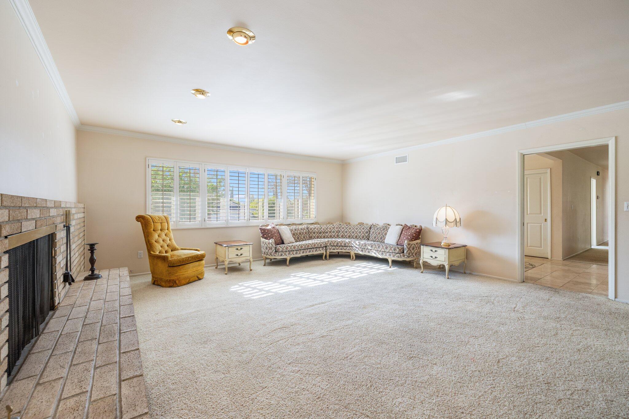 5284 Bardwell Avenue Riverside, CA 92506 - Photo 9 of 46 .