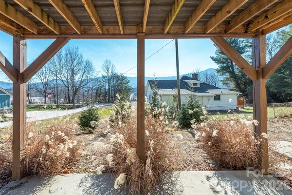 $375,000 | 106 Joy Rdg Drive, Black Mountain, NC 28711