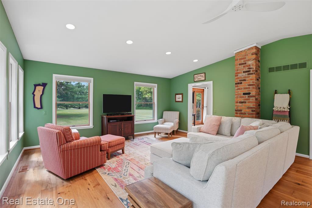 1765 Rowe Road Milford, MI 48380 - Photo 26 of 61
