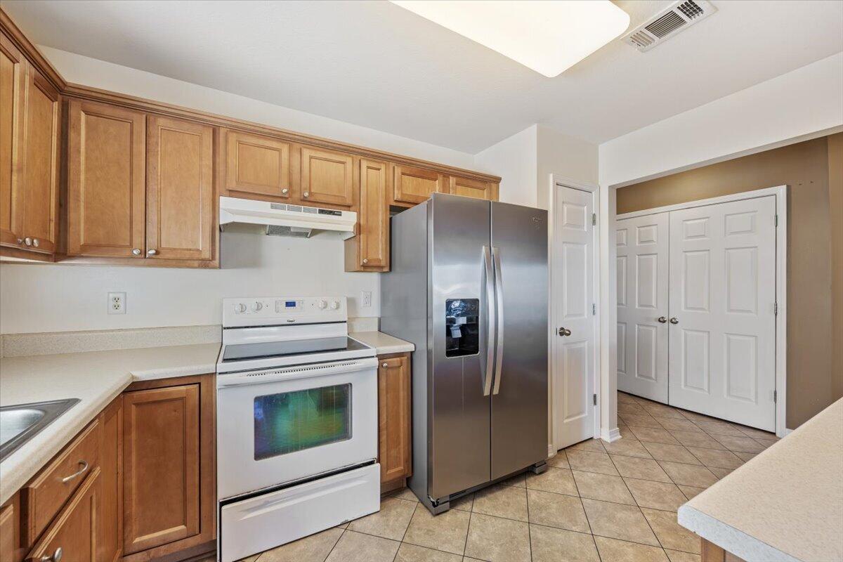 5414 Fawn Ridge Drive Gulf Breeze, FL 32563 - Photo 10 of 31 a kitchen with cabinets and stainless steel appliances