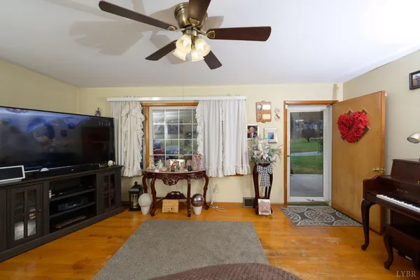 $189,900 | 119 West Spencer Road, Hurt, VA 24563