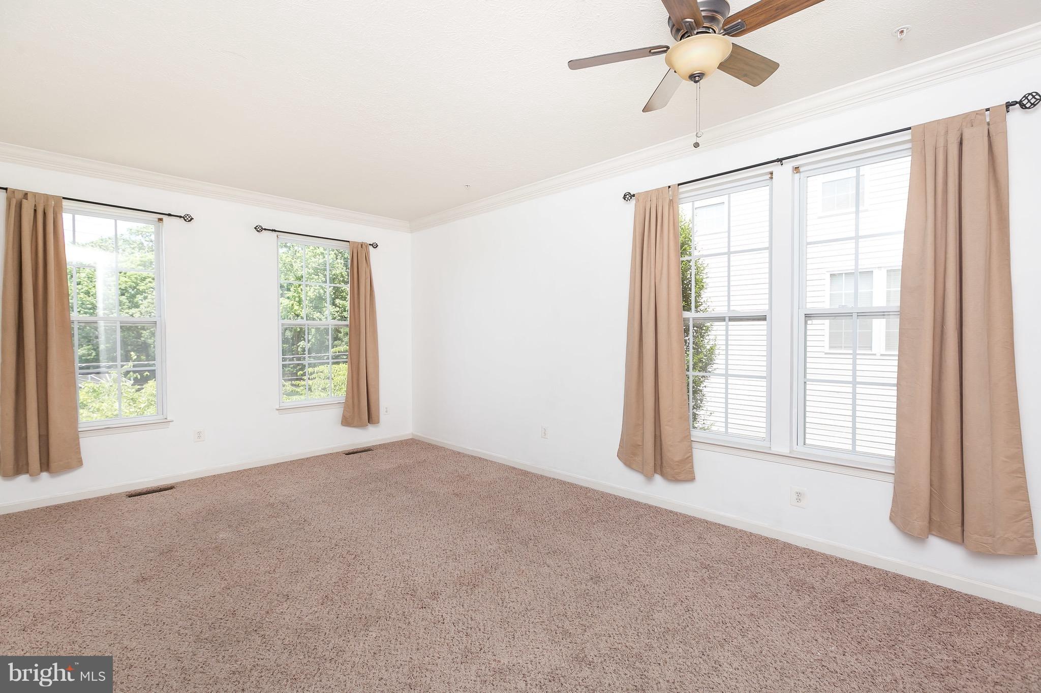 877 Middle River Road Middle River, MD 21220 - Photo 6 of 26 Living Room