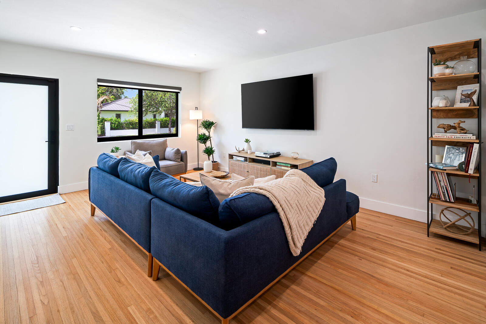 5745 Southwest 54th Terrace Miami, FL 33155 - Photo 8 of 25 Living Room