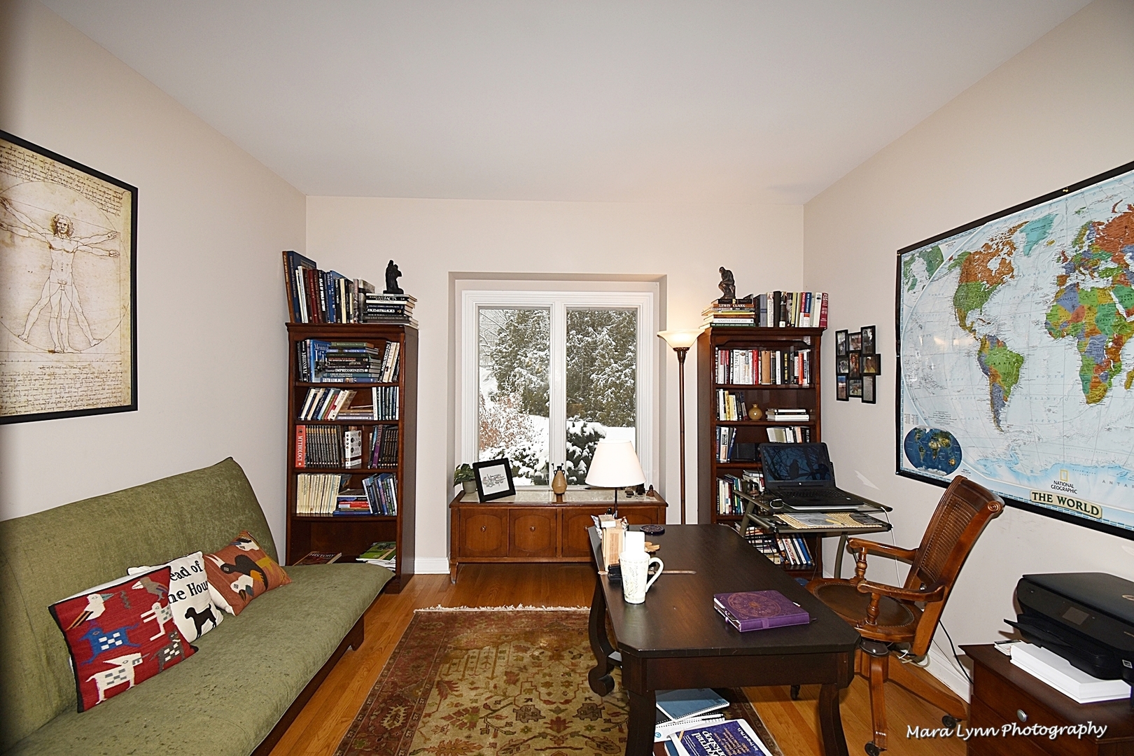 6N353 State Rte 31 St. Charles, IL 60175 - Photo 27 of 124 a living room with furniture and a book shelf