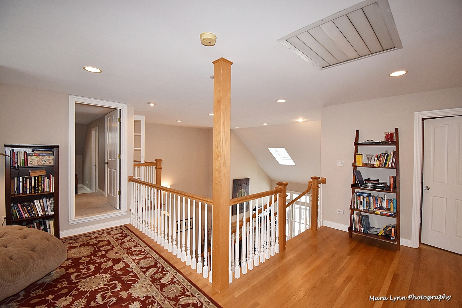 6N353 State Rte 31 St. Charles, IL 60175 - Photo 41 of 124 a view of a hallway with wooden floor and entryway