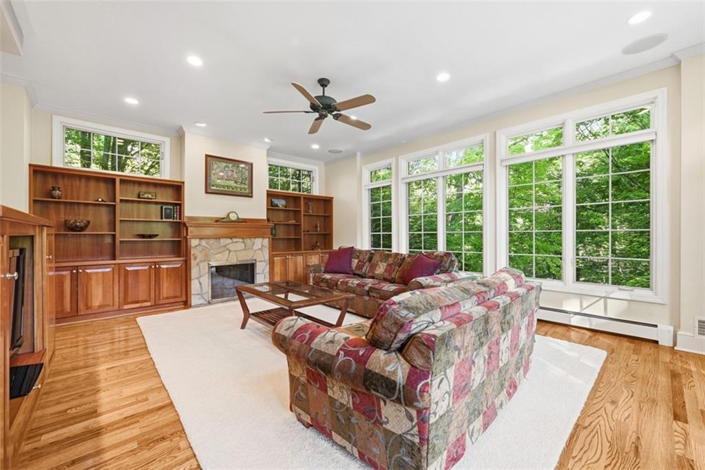 39 Windsor Road Pittsburgh, PA 15215 - Photo 11 of 49 Gallery Image 11
