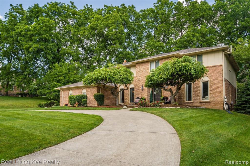 1802 North Kilburn Road Rochester Hills, MI 48306 - Photo 2 of 35