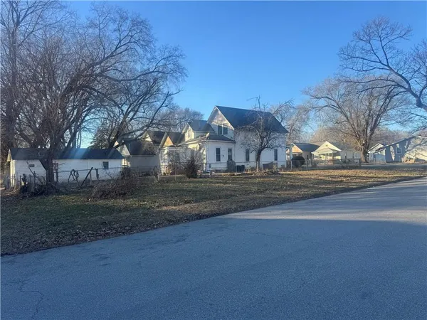 $12,500 | 201 Osage Street, Leavenworth, KS 66048