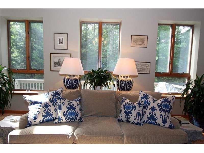 10 Stonebridge Road Cape Elizabeth, ME 04107 - Photo 11 of 30 Living Room.