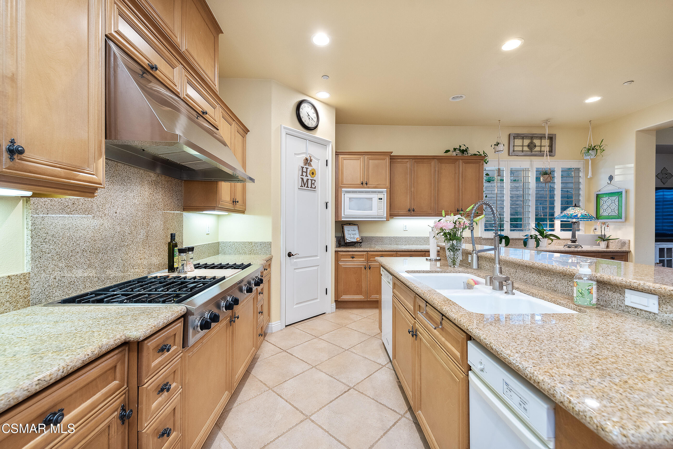 4959 Shady Trail Street Simi Valley, CA 93063 - Photo 18 of 75 Kitchen