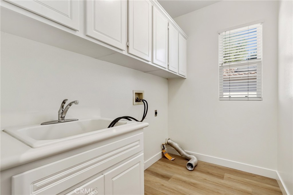 6 Sutton Irvine, CA 92618 - Photo 28 of 32 Inside Laundry Room on the upper level