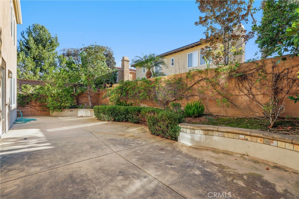 6 Sutton Irvine, CA 92618 - Photo 30 of 32 Spacious backyard