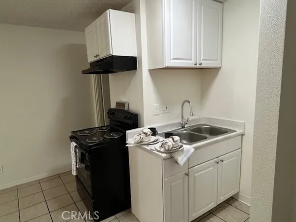 $1,395 | 686 East Cottonwood Road, Unit 6, Palm Springs, CA 92262