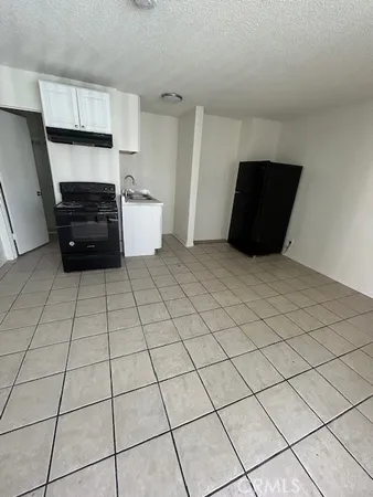 $1,395 | 686 East Cottonwood Road, Unit 6, Palm Springs, CA 92262