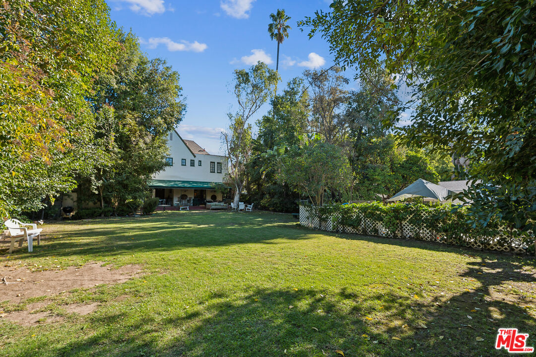 719 North Maple Drive Beverly Hills, CA 90210 - Photo 12 of 14