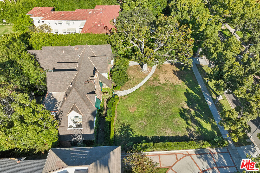 719 North Maple Drive Beverly Hills, CA 90210 - Photo 13 of 14