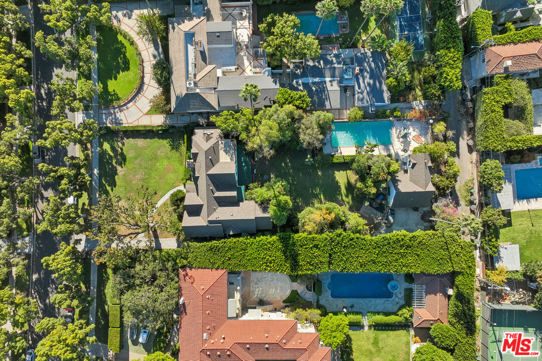 719 North Maple Drive Beverly Hills, CA 90210 - Photo 4 of 14