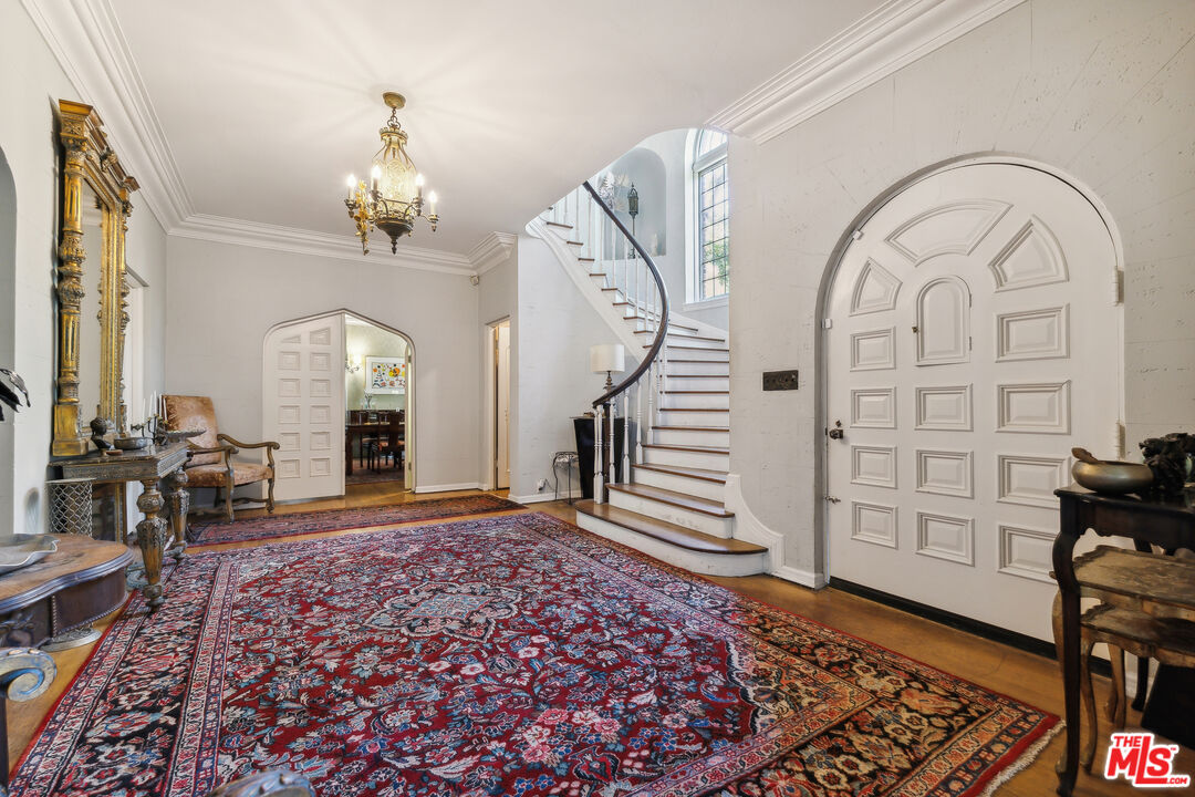 719 North Maple Drive Beverly Hills, CA 90210 - Photo 5 of 14