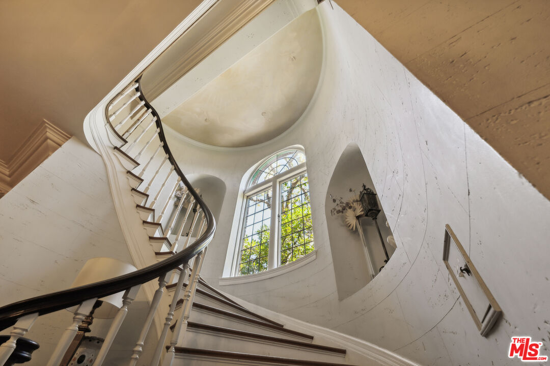 719 North Maple Drive Beverly Hills, CA 90210 - Photo 6 of 14