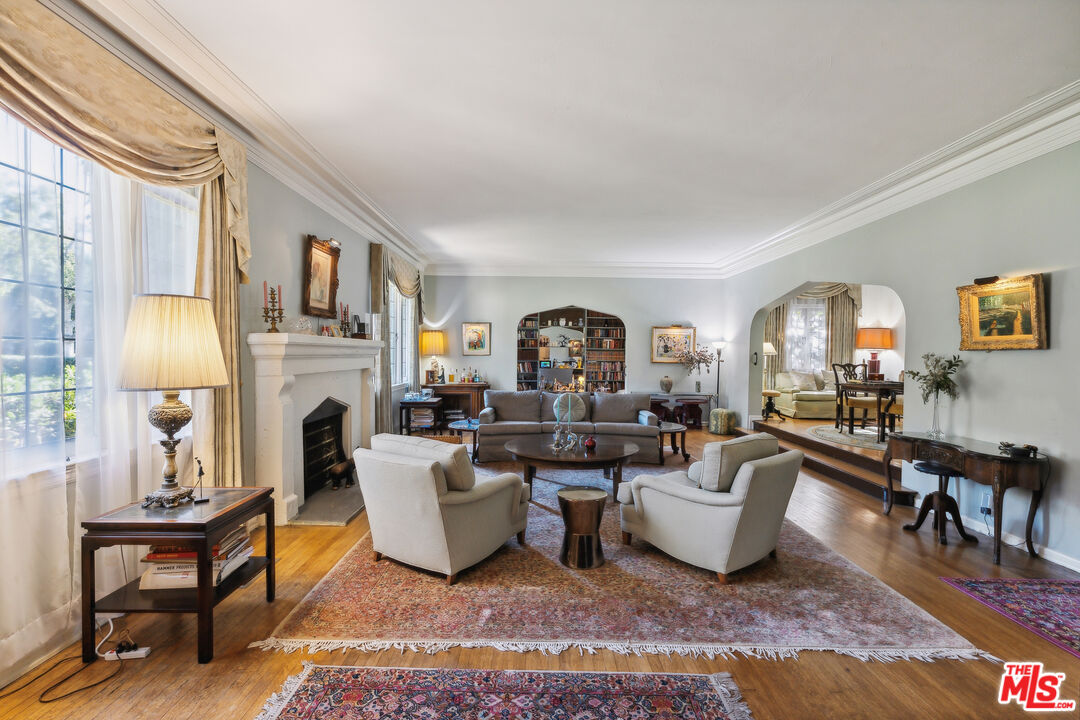 719 North Maple Drive Beverly Hills, CA 90210 - Photo 7 of 14