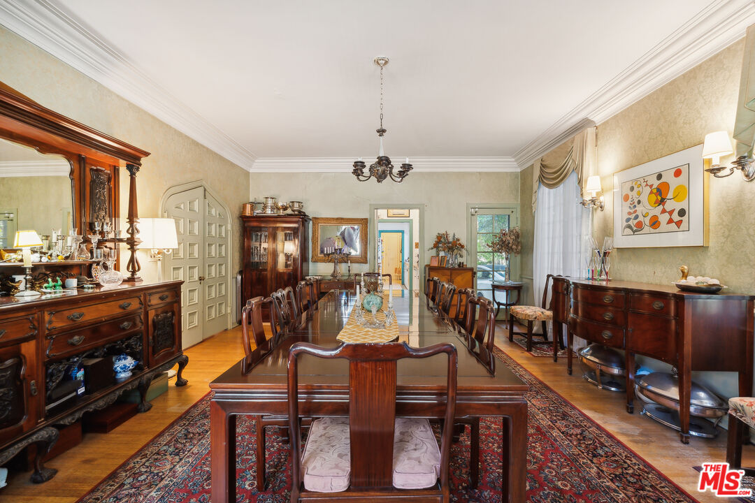 719 North Maple Drive Beverly Hills, CA 90210 - Photo 10 of 14