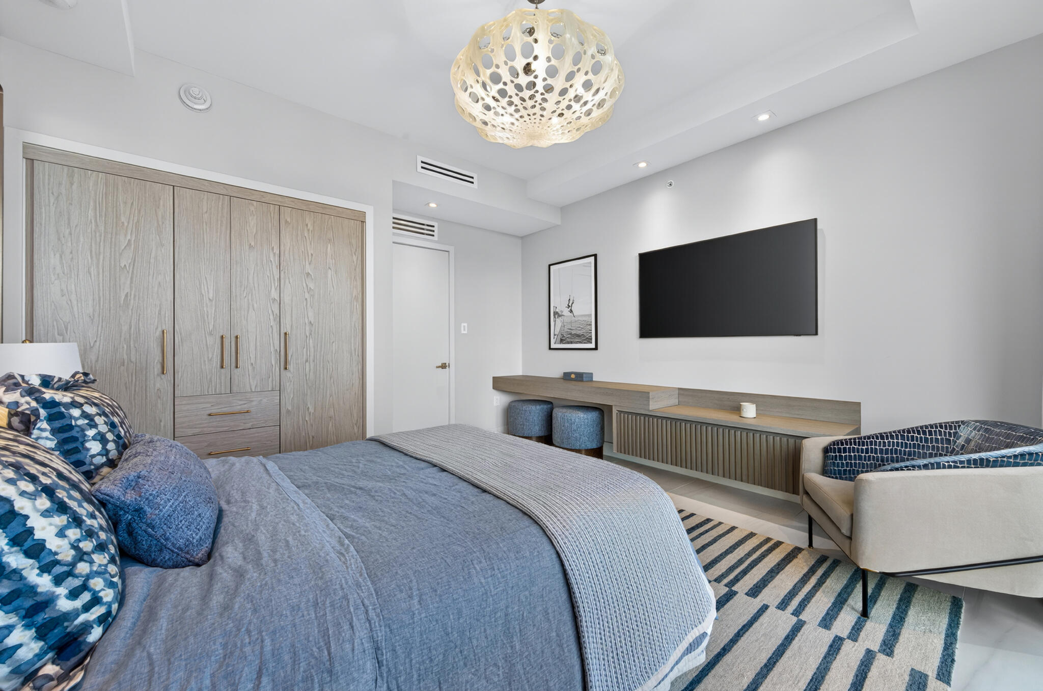 3100 North Ocean Drive, Unit HPH3 Riviera Beach, FL 33404 - Photo 24 of 42 a bedroom with a bed and a flat screen tv