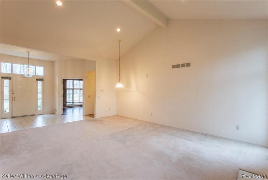 39167 Point Court Farmington Hills, MI 48331 - Photo 5 of 33