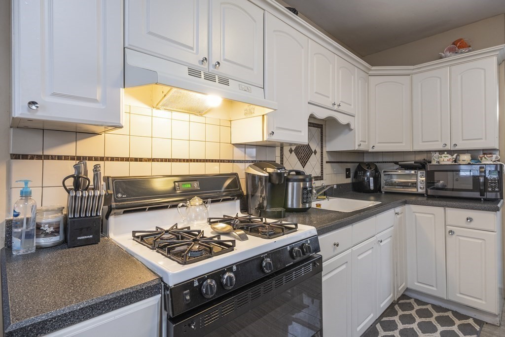 15 Pine Street Framingham, MA 01702 - Photo 7 of 38