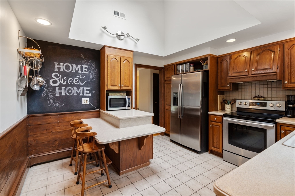 8 Birchwood Road Hudson, MA 01749 - Photo 10 of 36