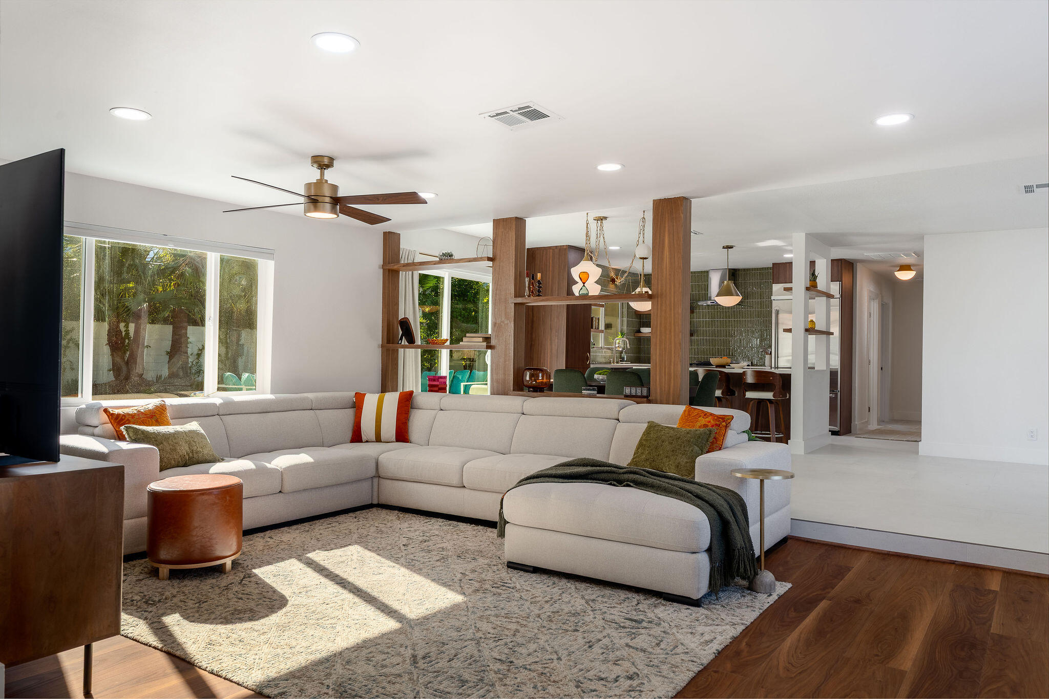 1125 East Sunny Dunes Road Palm Springs, CA 92264 - Photo 12 of 67 Living Room