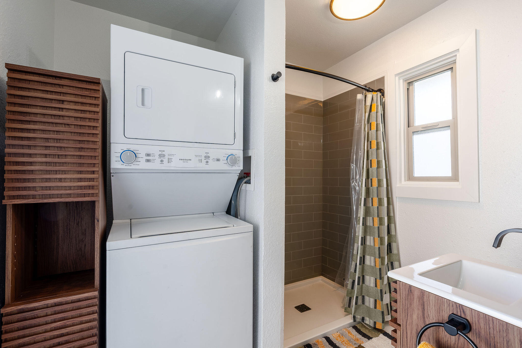 1125 East Sunny Dunes Road Palm Springs, CA 92264 - Photo 31 of 67 Ensuite Bath/Laundry