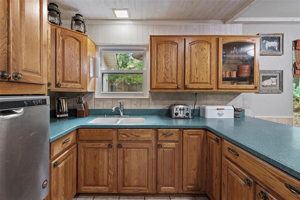 4111 Davis Road Granbury, TX 76049 - Photo 12 of 33