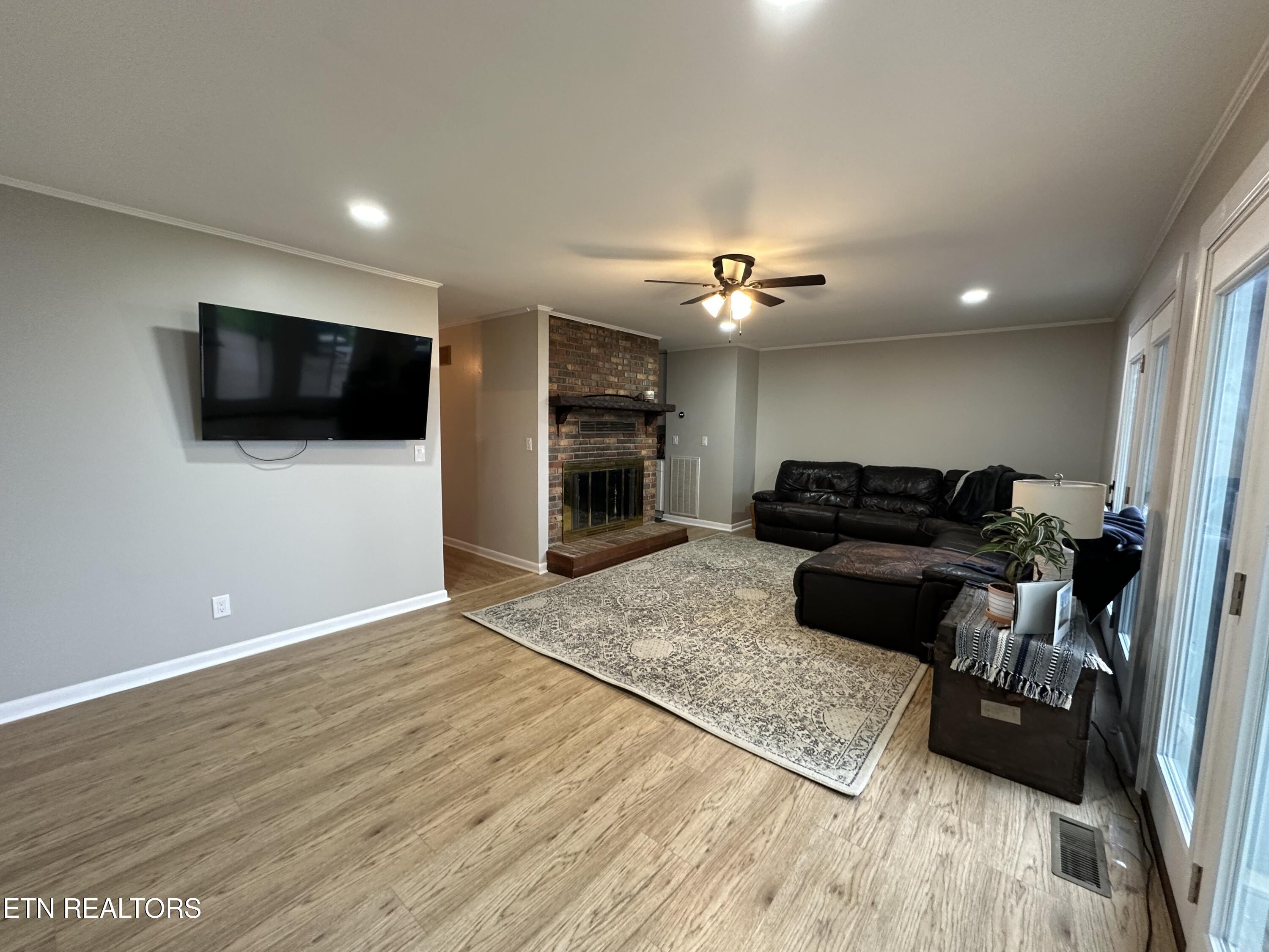 960 Cave Road Jefferson City, TN 37760 - Photo 6 of 45 greatroom