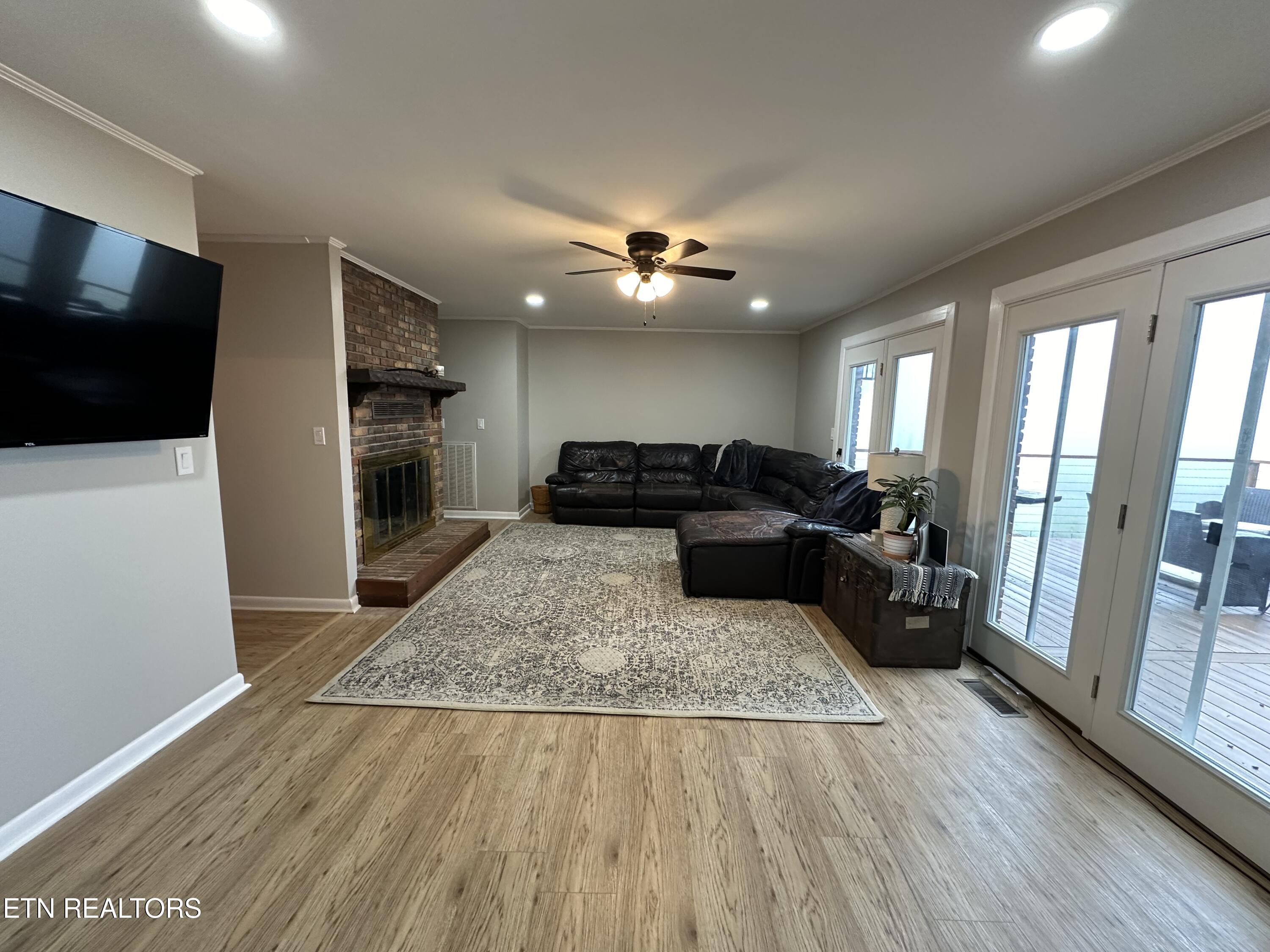 960 Cave Road Jefferson City, TN 37760 - Photo 7 of 45 greatroom2