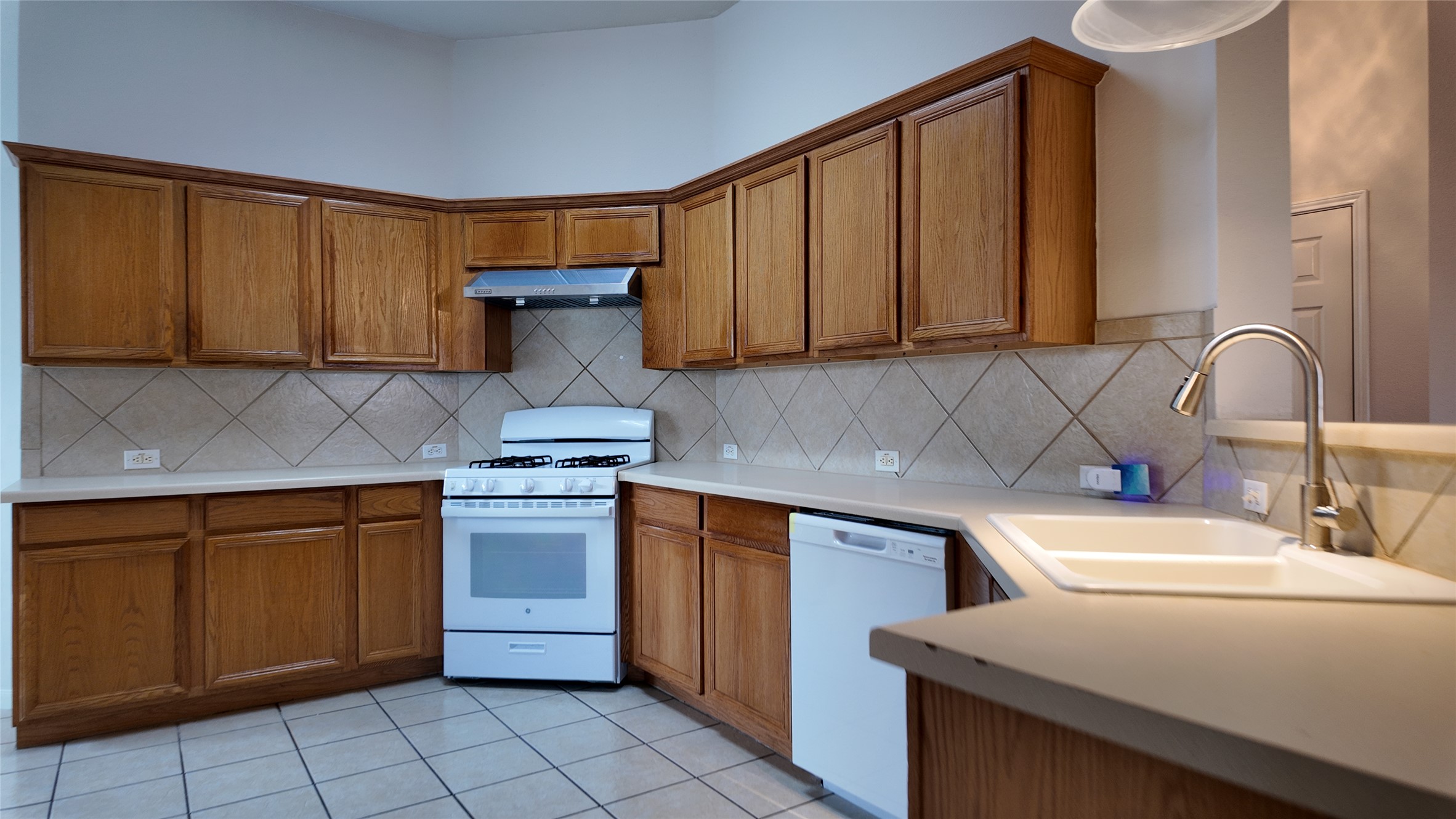 100 Maplewood South Kyle, TX 78640 - Photo 8 of 23