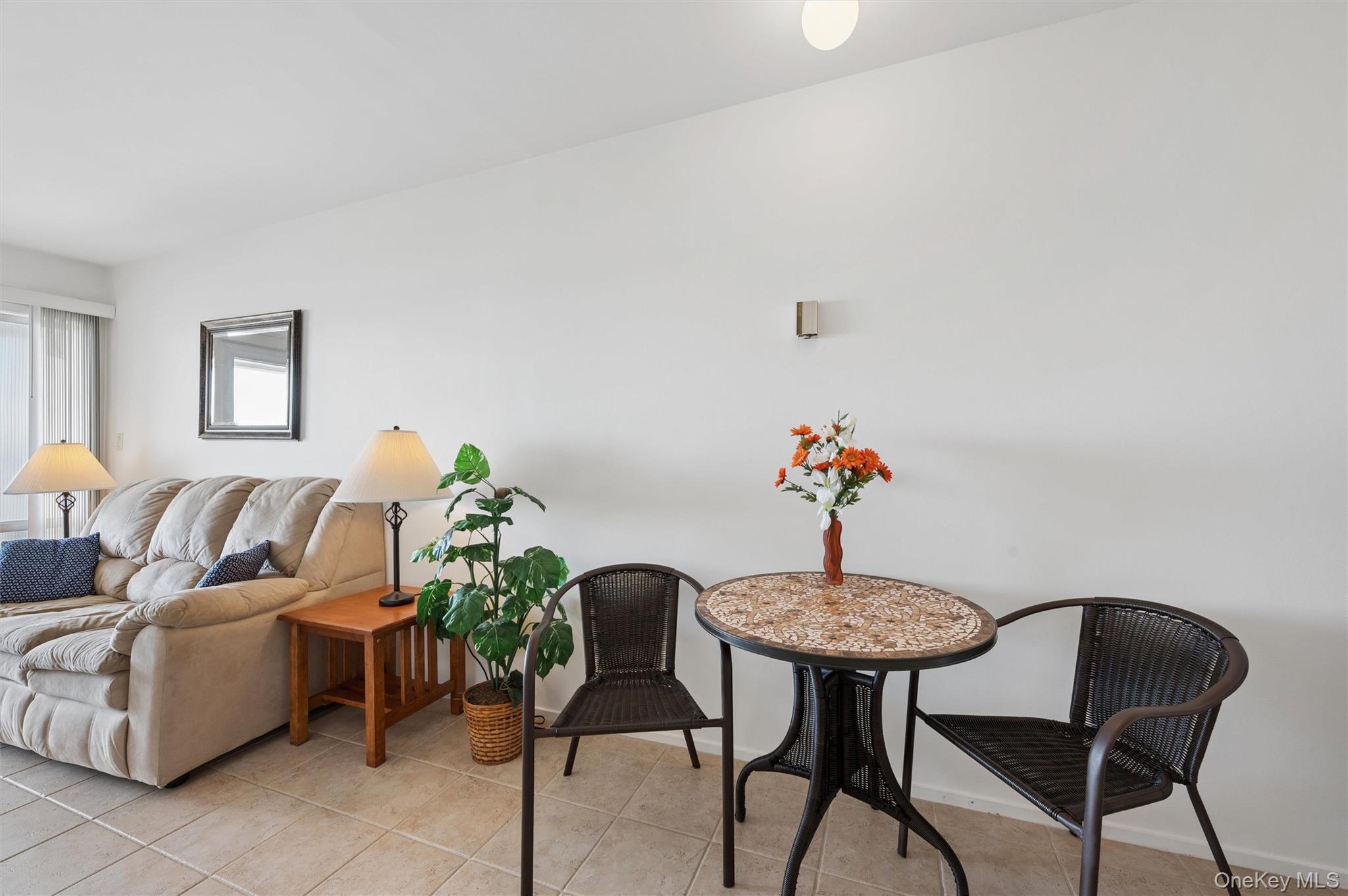 274 Dune Road Westhampton Beach, NY 11978 - Photo 8 of 18 Eating Area