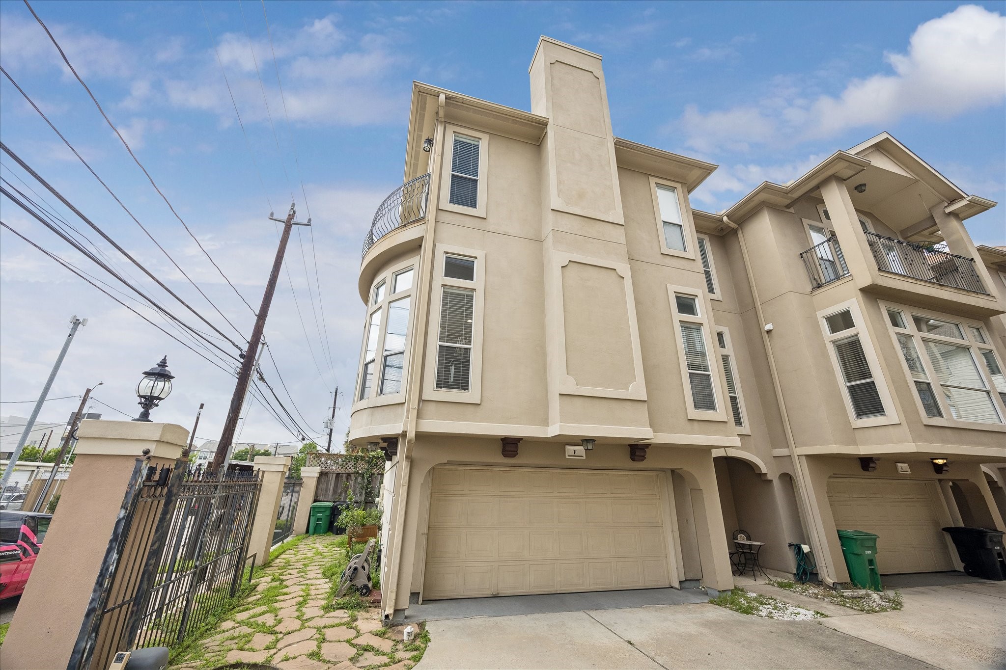 1304 Dart Street, Unit F Houston, TX 77007 - Photo 1 of 13 a view of a large building