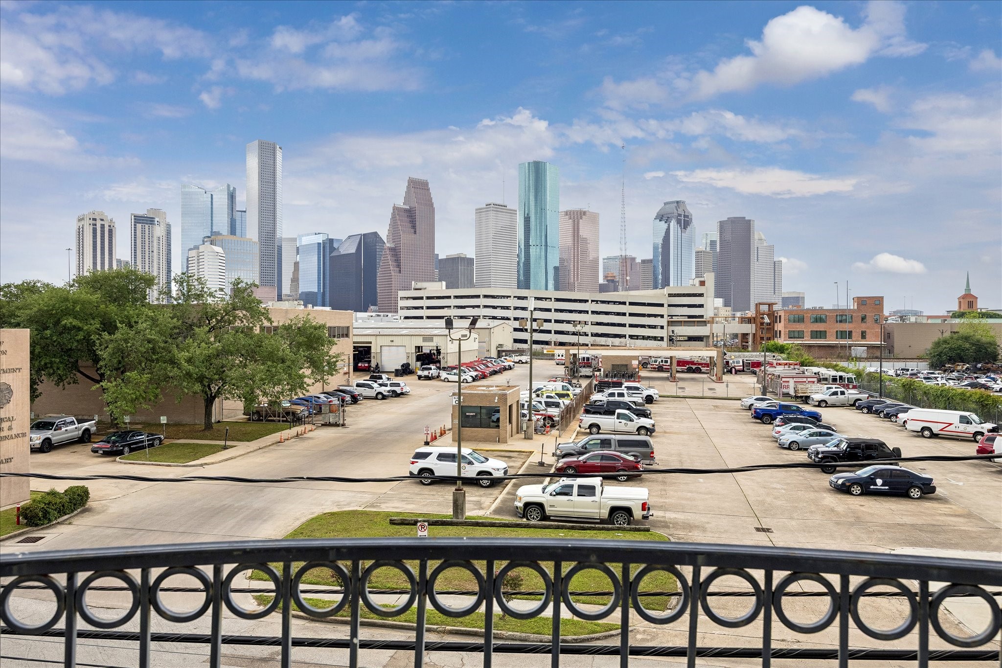 1304 Dart Street, Unit F Houston, TX 77007 - Photo 2 of 13 a view of a city