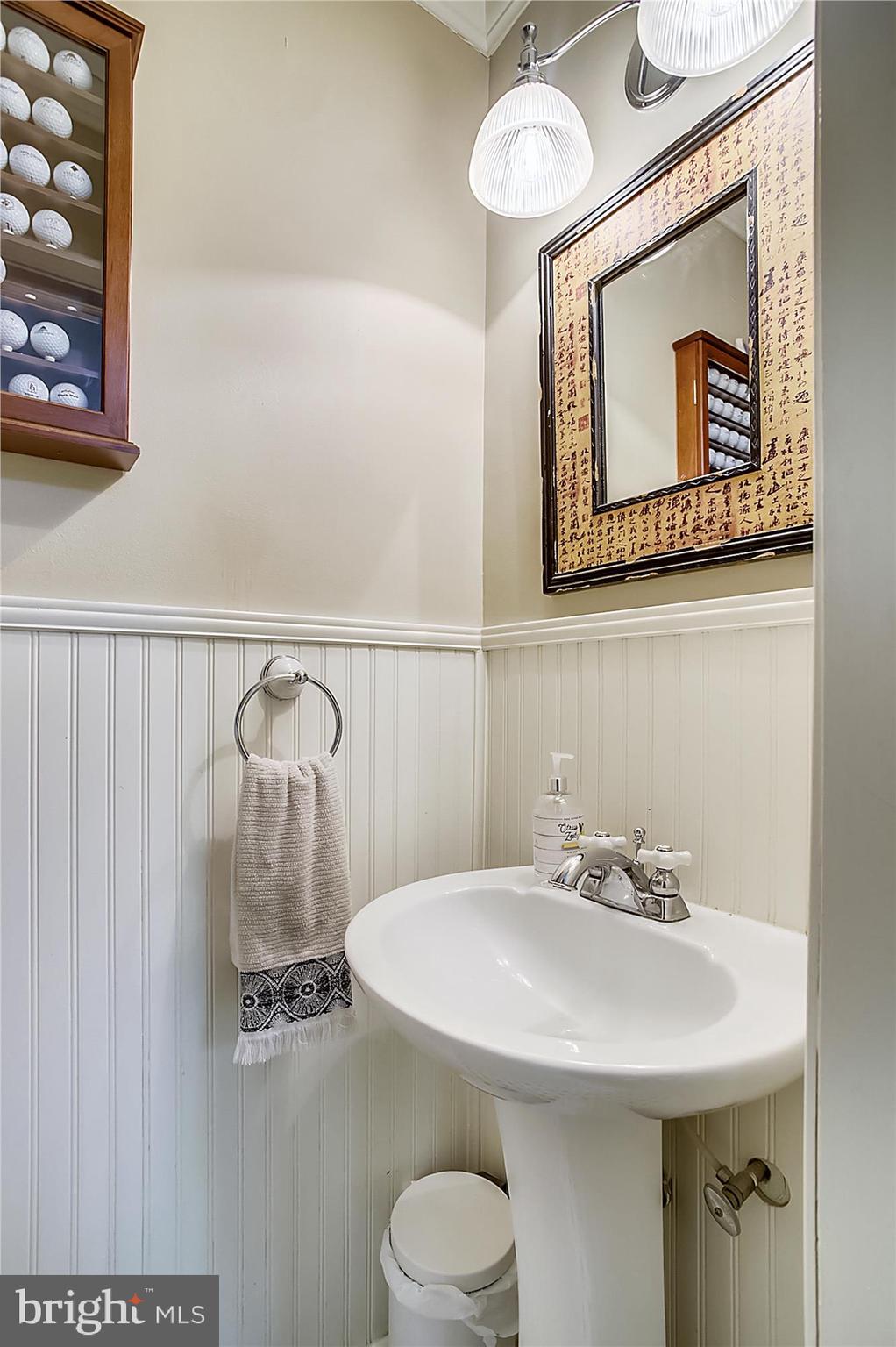 1611 Ruxton Road Baltimore, MD 21204 - Photo 22 of 64 Powder room