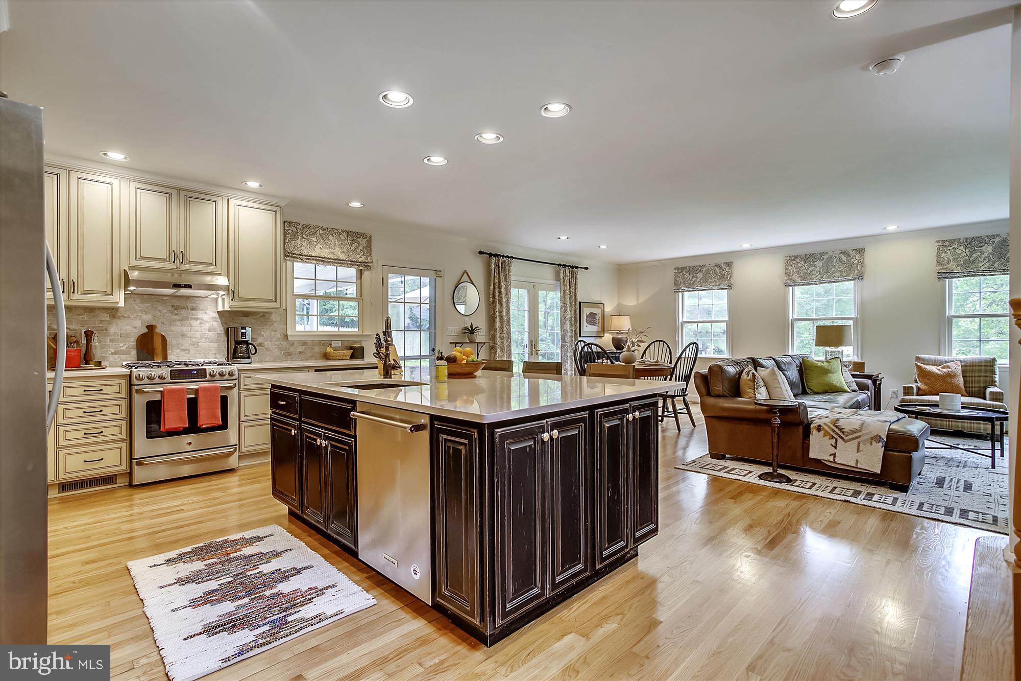 1611 Ruxton Road Baltimore, MD 21204 - Photo 4 of 64 Kitchen into family room