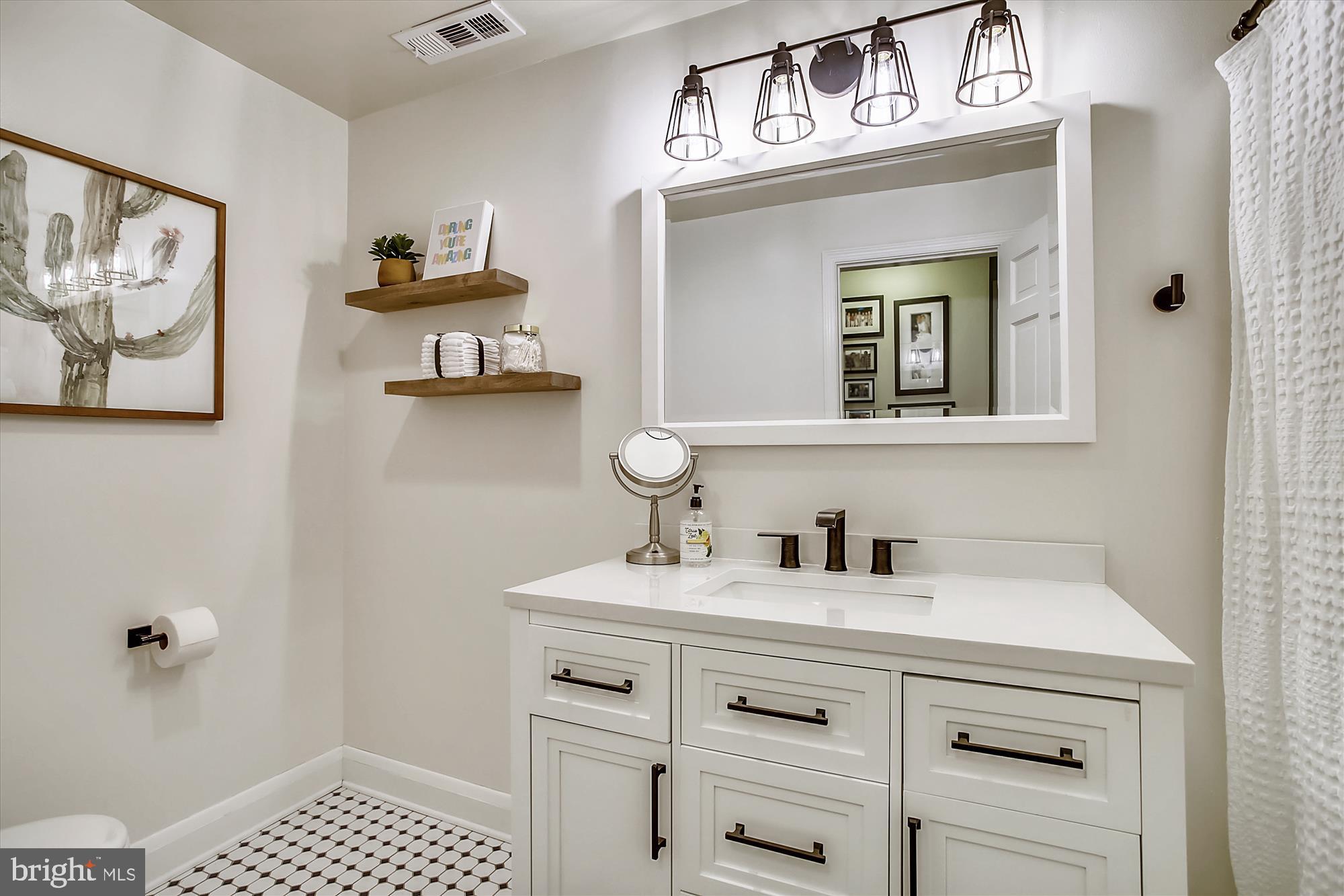 1611 Ruxton Road Baltimore, MD 21204 - Photo 48 of 64 Second floor full bathroom