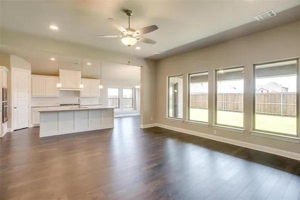 $2,895 | 820 Cavalcade Drive, Ferris, TX 75125