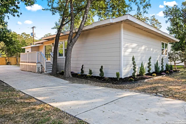 $535,000 | 225 Arvin Drive, Terrell Hills, TX 78209