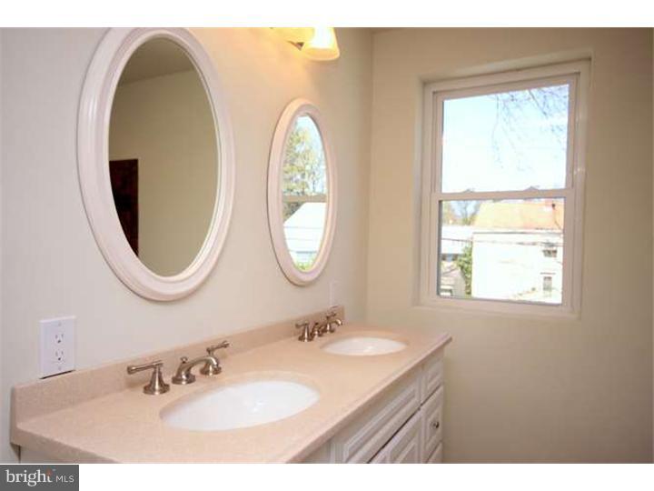 2735 Quaint Street Secane, PA 19018 - Photo 17 of 24 Bathroom