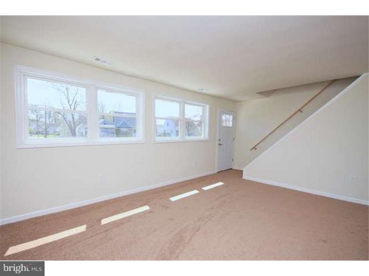 2735 Quaint Street Secane, PA 19018 - Photo 5 of 24 Living Room