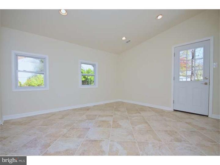 2735 Quaint Street Secane, PA 19018 - Photo 10 of 24 Family Room