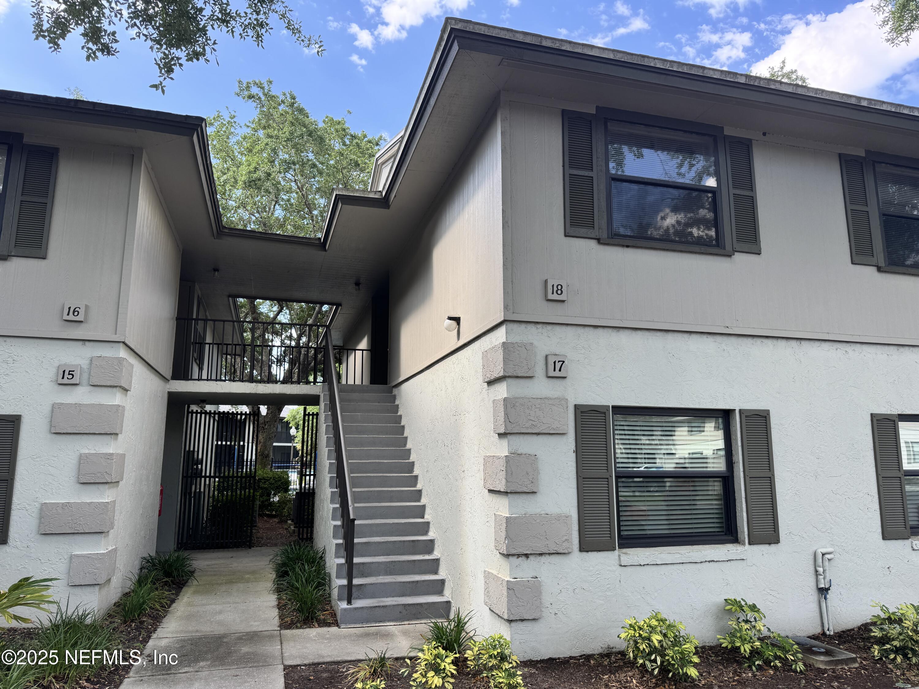 18 Navarra Ct Unit #18