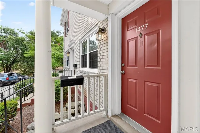 $144,900 | 1477 Bobolink Place, Brentwood, MO 63144